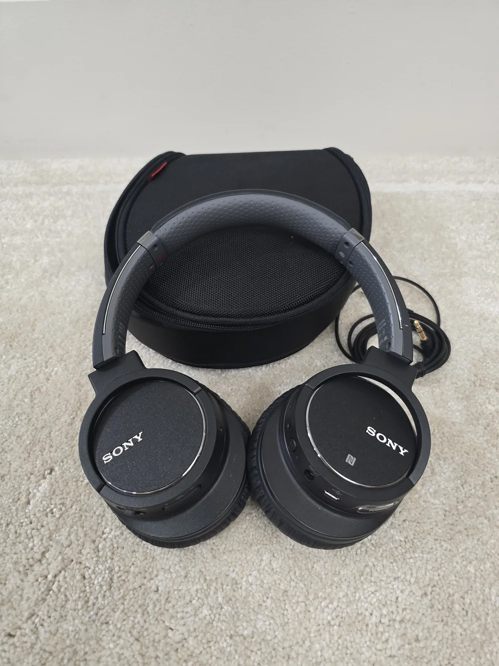 Sony Black Wireless Over-Ear Headphones with Carry Case